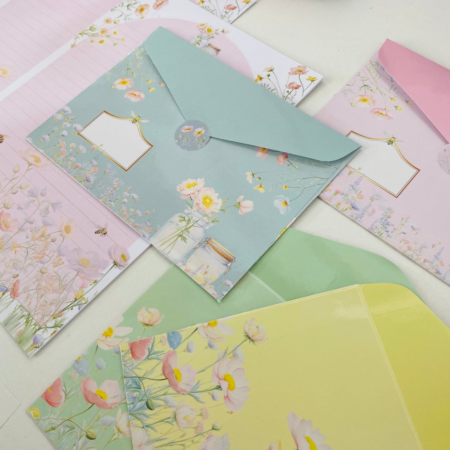 Kit Papéis de Carta com Envelopes La Palomita Abelha Rainha