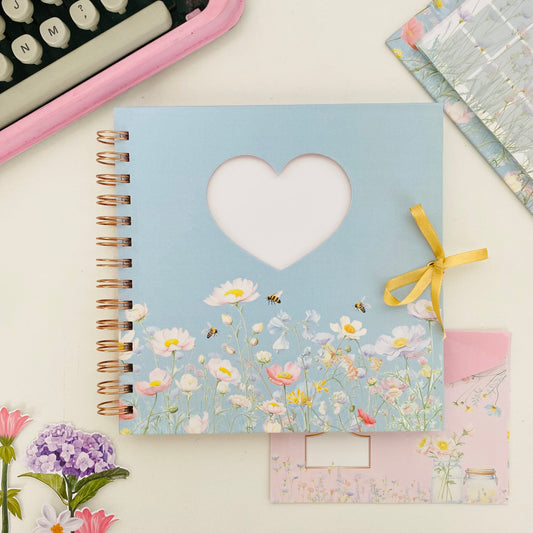 Scrapbook com 25 Folhas Decoradas Abelha Rainha